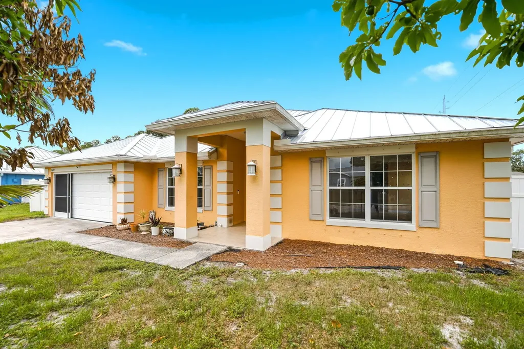 1692 SW Lofgren Avenue Port St Lucie FL 34953