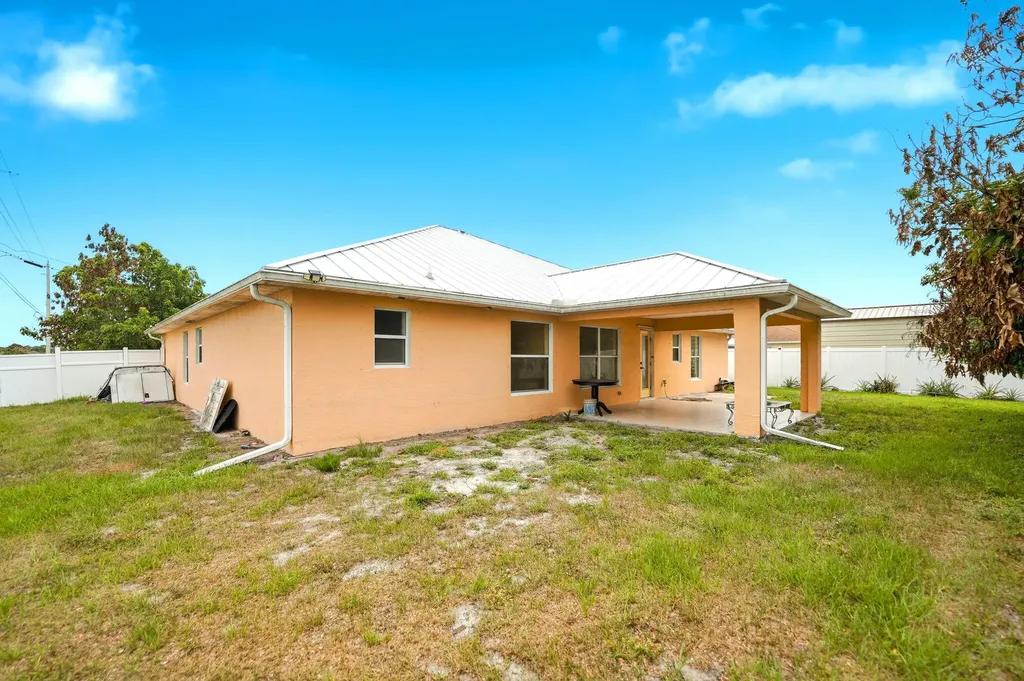 1692 SW Lofgren Avenue Port St Lucie FL 34953