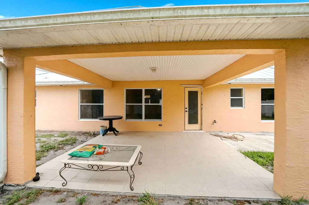 1692 SW Lofgren Avenue Port St Lucie FL 34953