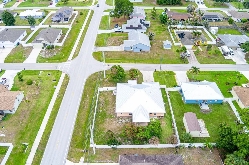 1692 SW Lofgren Avenue Port St Lucie FL 34953