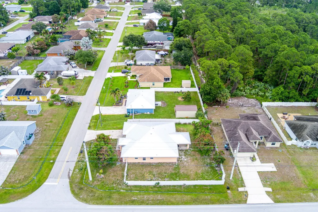 1692 SW Lofgren Avenue Port St Lucie FL 34953