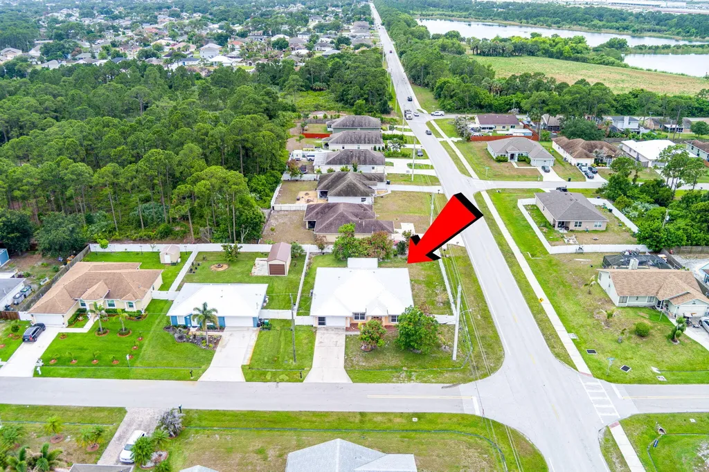 1692 SW Lofgren Avenue Port St Lucie FL 34953