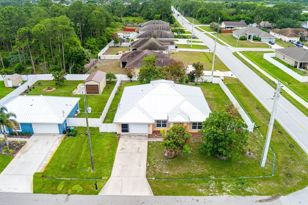 1692 SW Lofgren Avenue Port St Lucie FL 34953