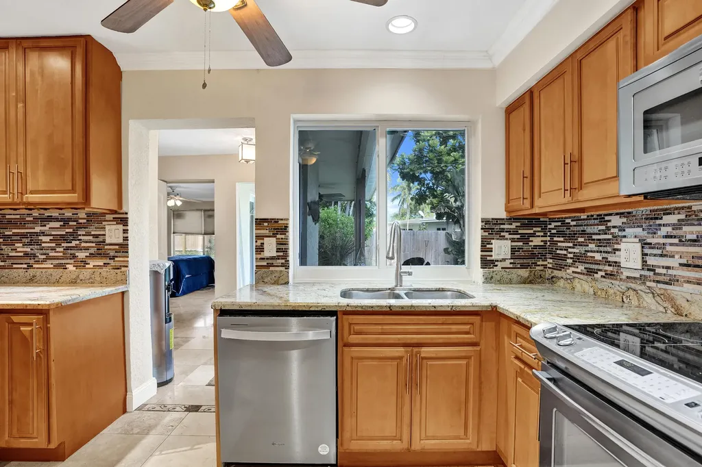 1240 SW 4th Avenue Pompano Beach FL 33060