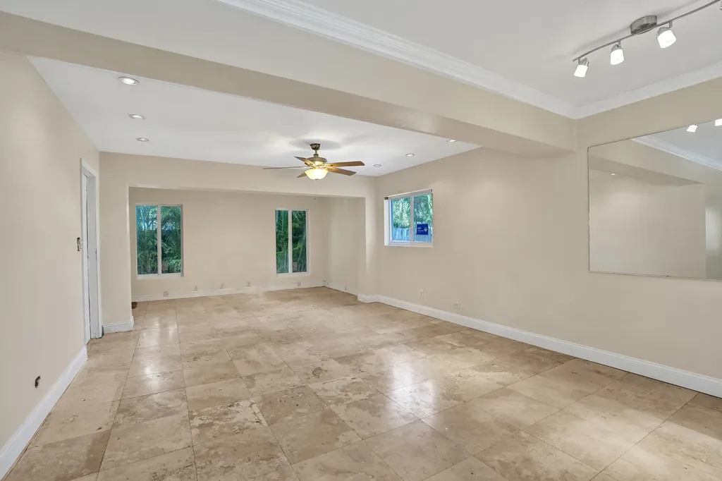 1240 SW 4th Avenue Pompano Beach FL 33060