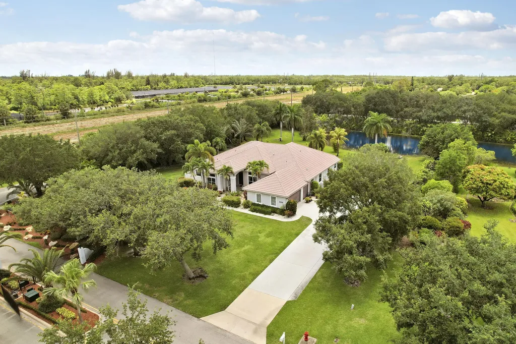 5835 Lago Del Sol Drive Lake Worth FL 33449