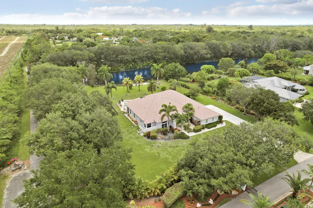 5835 Lago Del Sol Drive Lake Worth FL 33449