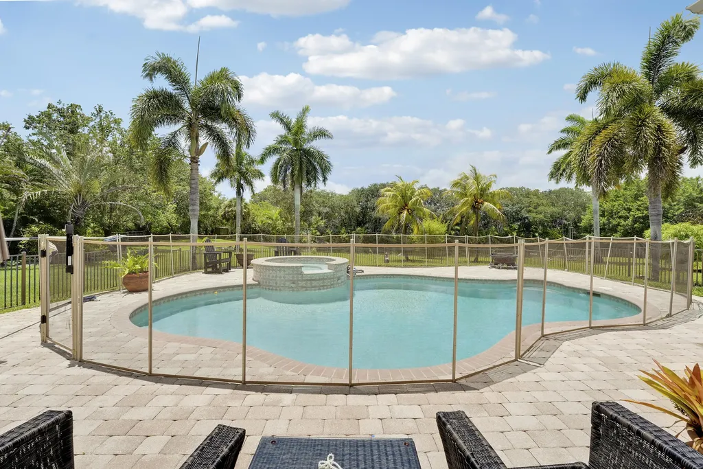5835 Lago Del Sol Drive Lake Worth FL 33449
