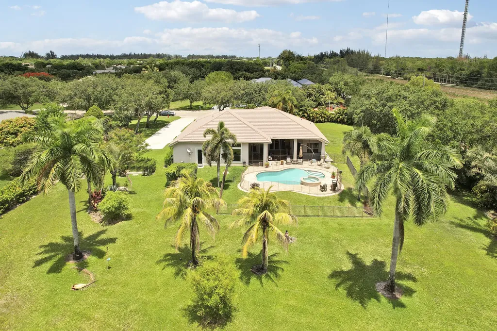 5835 Lago Del Sol Drive Lake Worth FL 33449