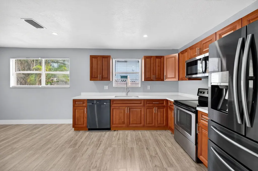 5424 SW 44th Terrace Dania Beach FL 33314