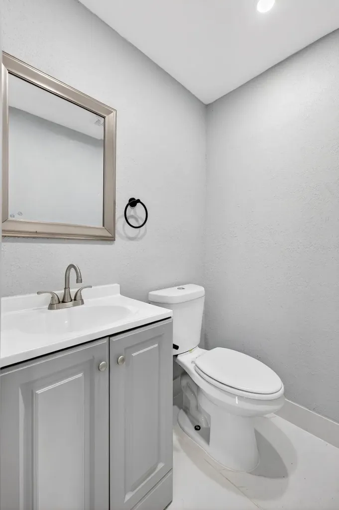 5424 SW 44th Terrace Dania Beach FL 33314
