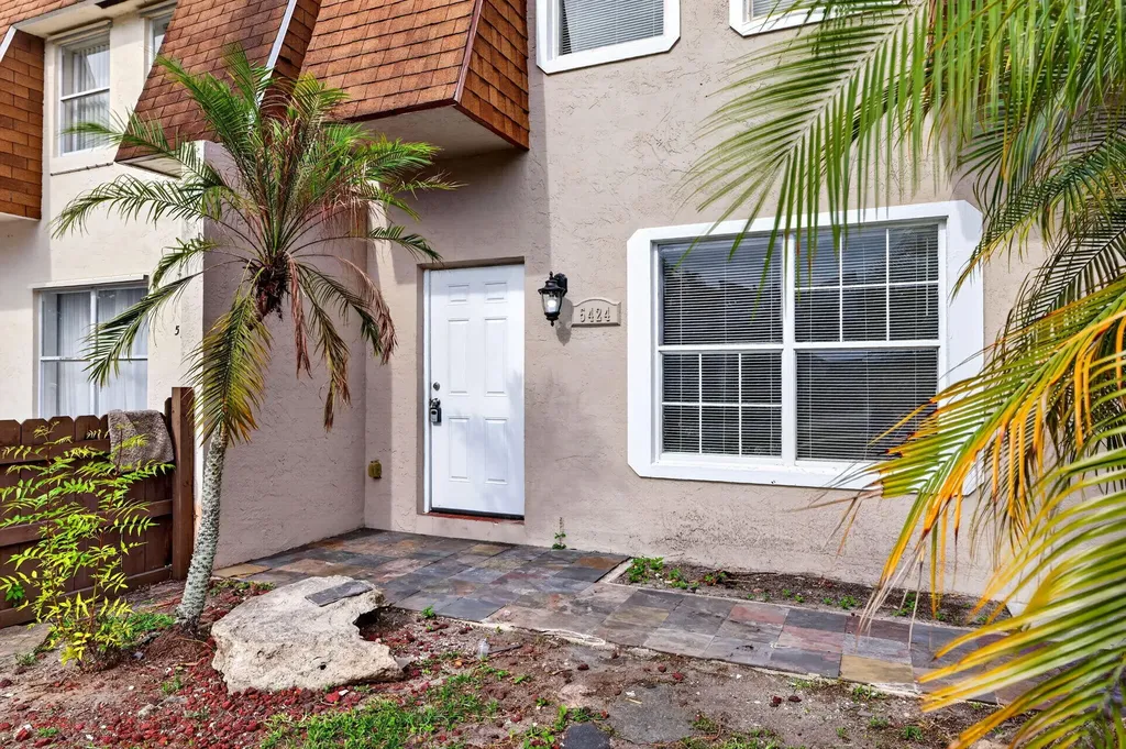 5424 SW 44th Terrace Dania Beach FL 33314