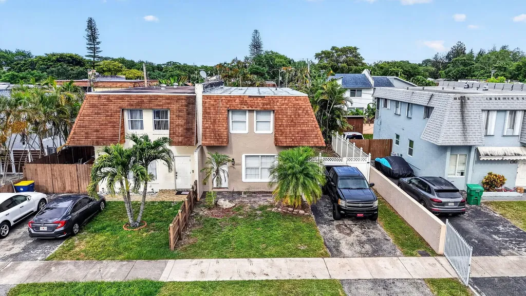 5424 SW 44th Terrace Dania Beach FL 33314