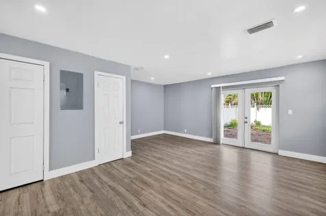 5424 SW 44th Terrace Dania Beach FL 33314