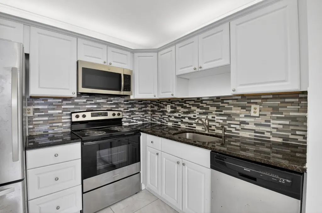 506 E Capri Road Delray Beach FL 33484
