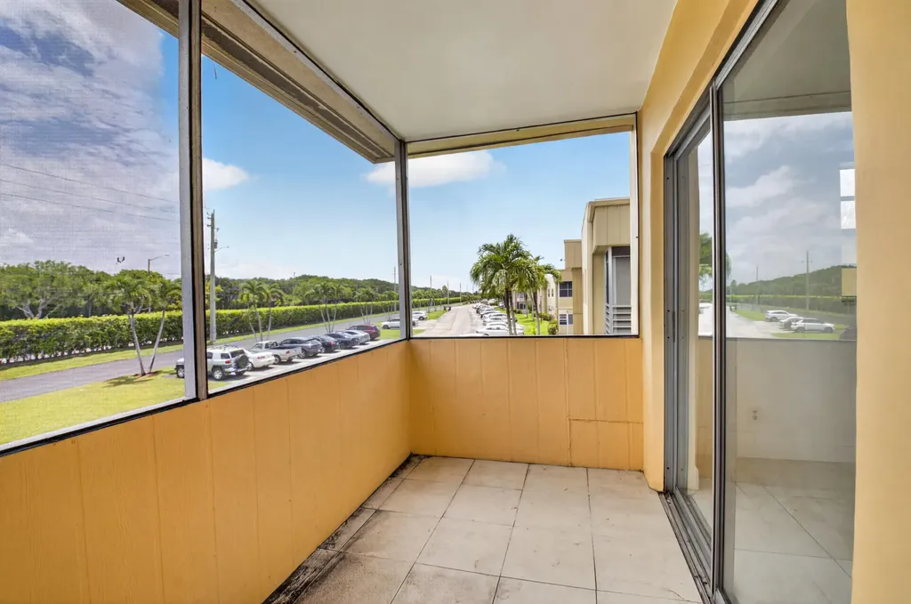 506 E Capri Road Delray Beach FL 33484