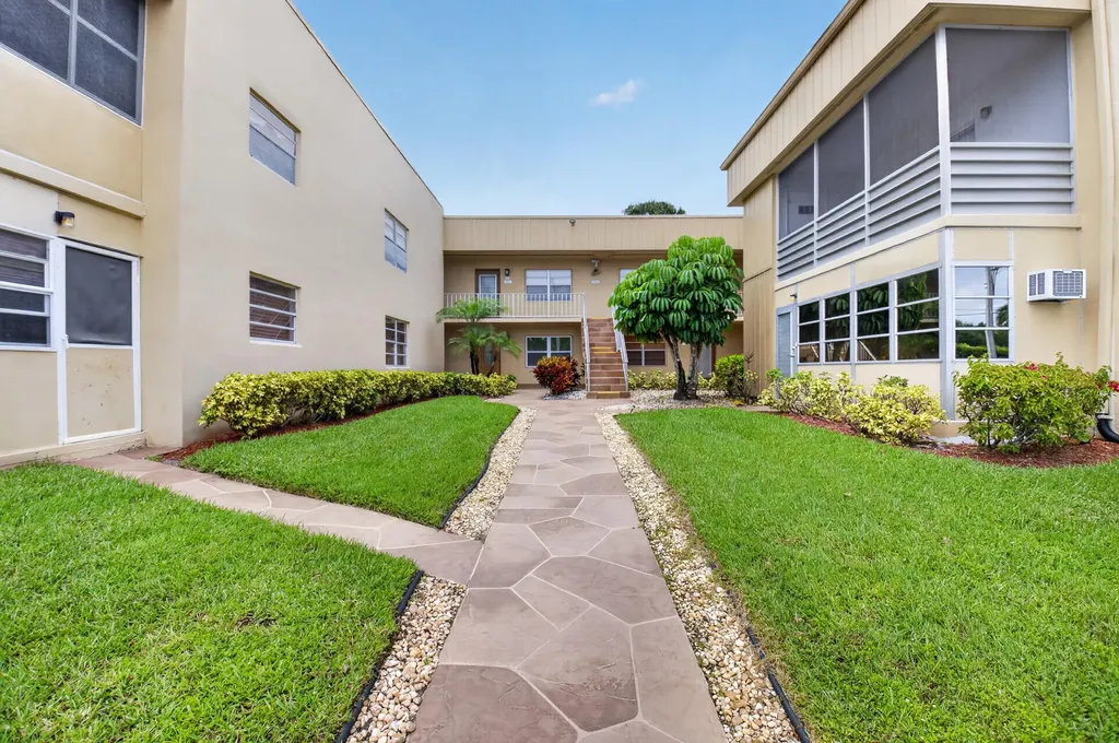 506 E Capri Road Delray Beach FL 33484