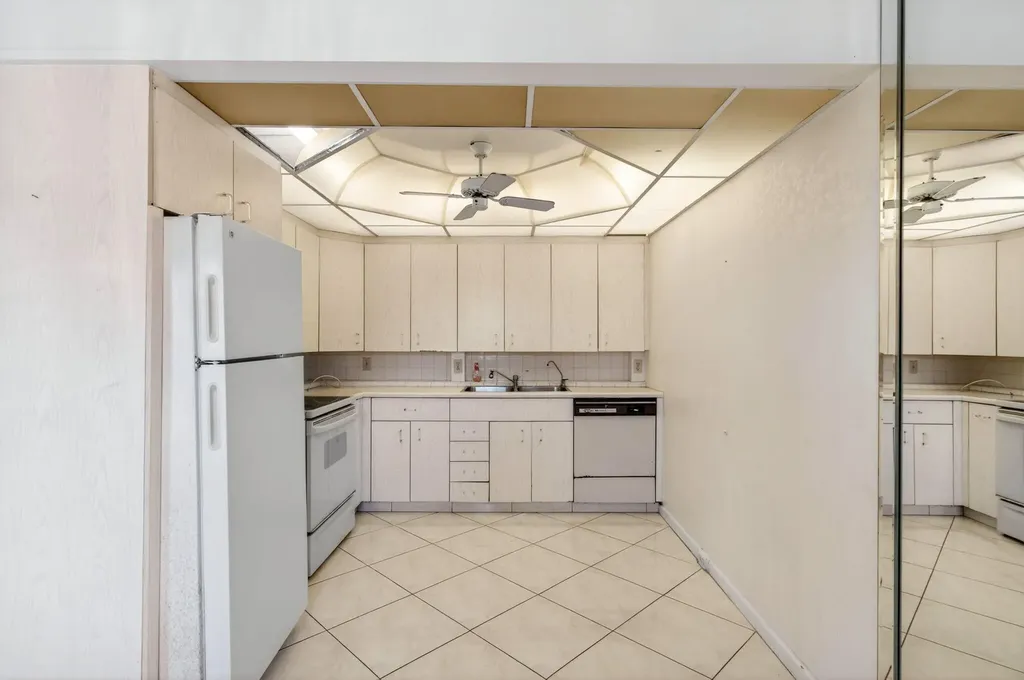 3044 Lincoln C Boca Raton FL 33434