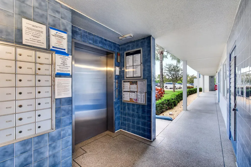 3044 Lincoln C Boca Raton FL 33434