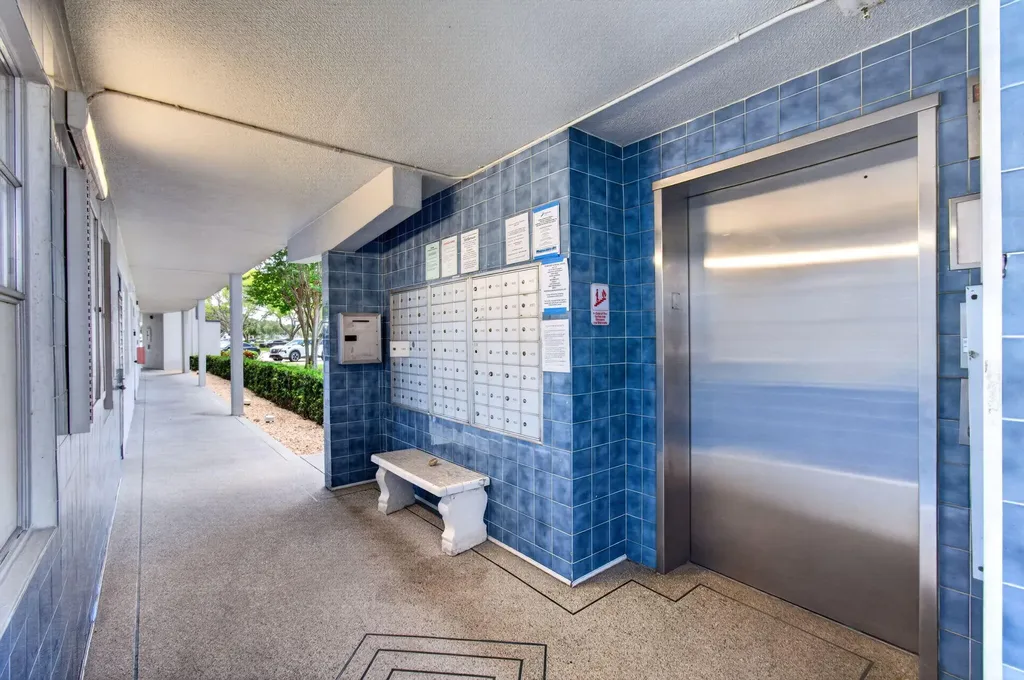 3044 Lincoln C Boca Raton FL 33434