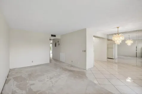 3044 Lincoln Boca Raton FL 33434