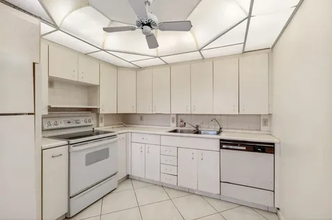 3044 Lincoln Boca Raton FL 33434
