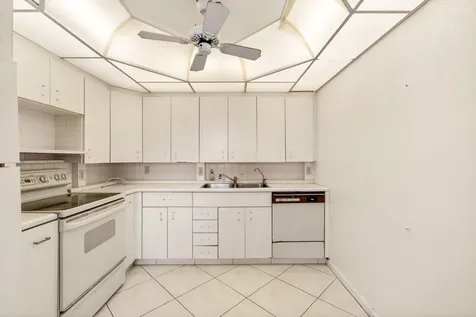 3044 Lincoln Boca Raton FL 33434