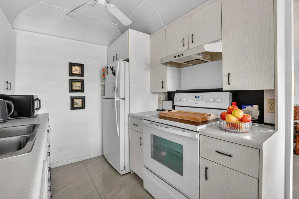 4024 Guildford E Boca Raton FL 33434