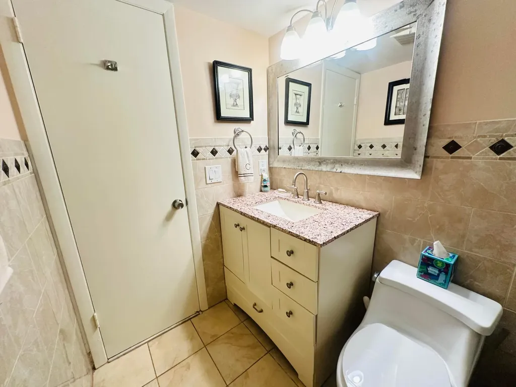 86 Markham E Deerfield Beach FL 33442