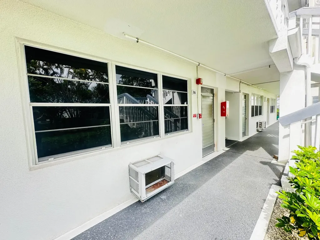 86 Markham E Deerfield Beach FL 33442
