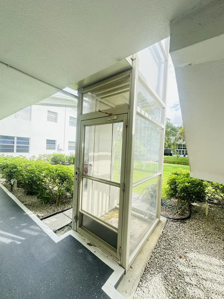 86 Markham E Deerfield Beach FL 33442
