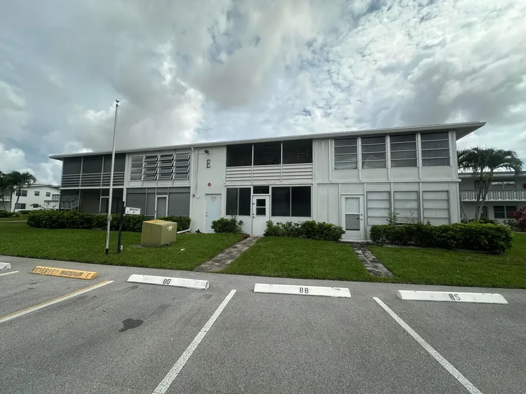 86 Markham E Deerfield Beach FL 33442