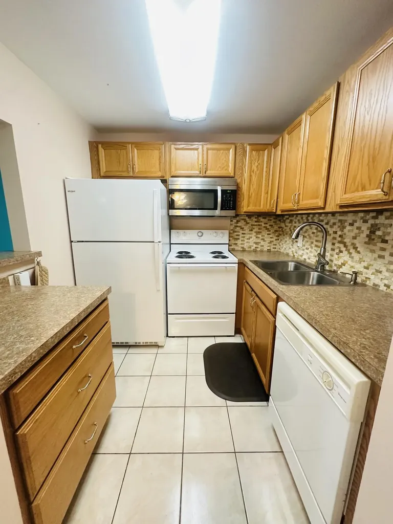 86 Markham E Deerfield Beach FL 33442