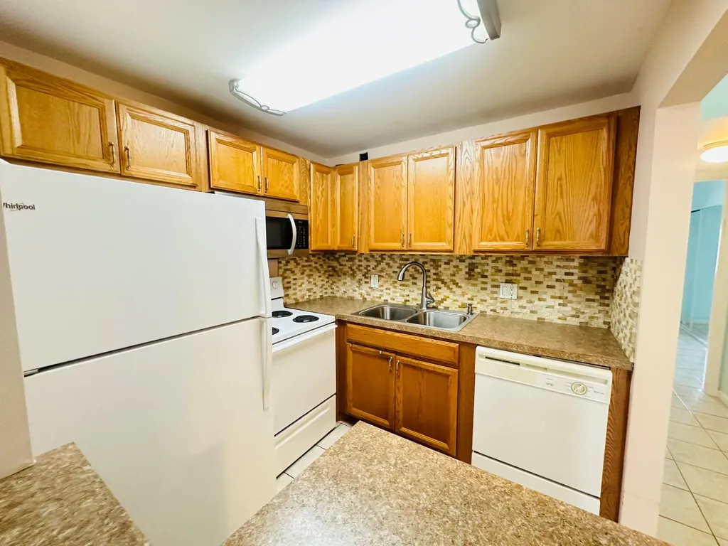 86 Markham E Deerfield Beach FL 33442