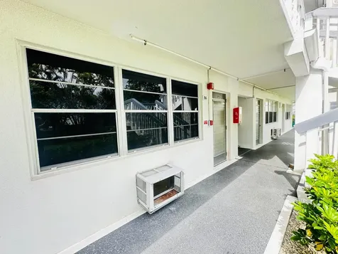 86 Markham E Deerfield Beach FL 33442