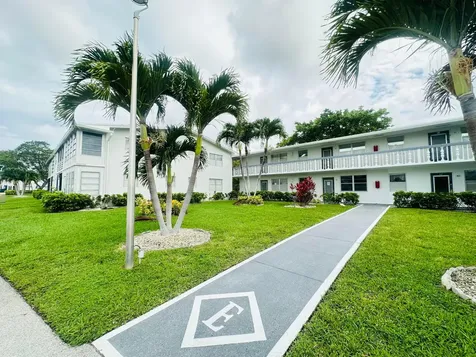 86 Markham E Deerfield Beach FL 33442
