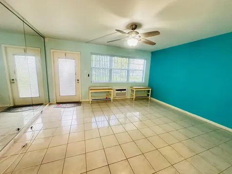 86 Markham E Deerfield Beach FL 33442