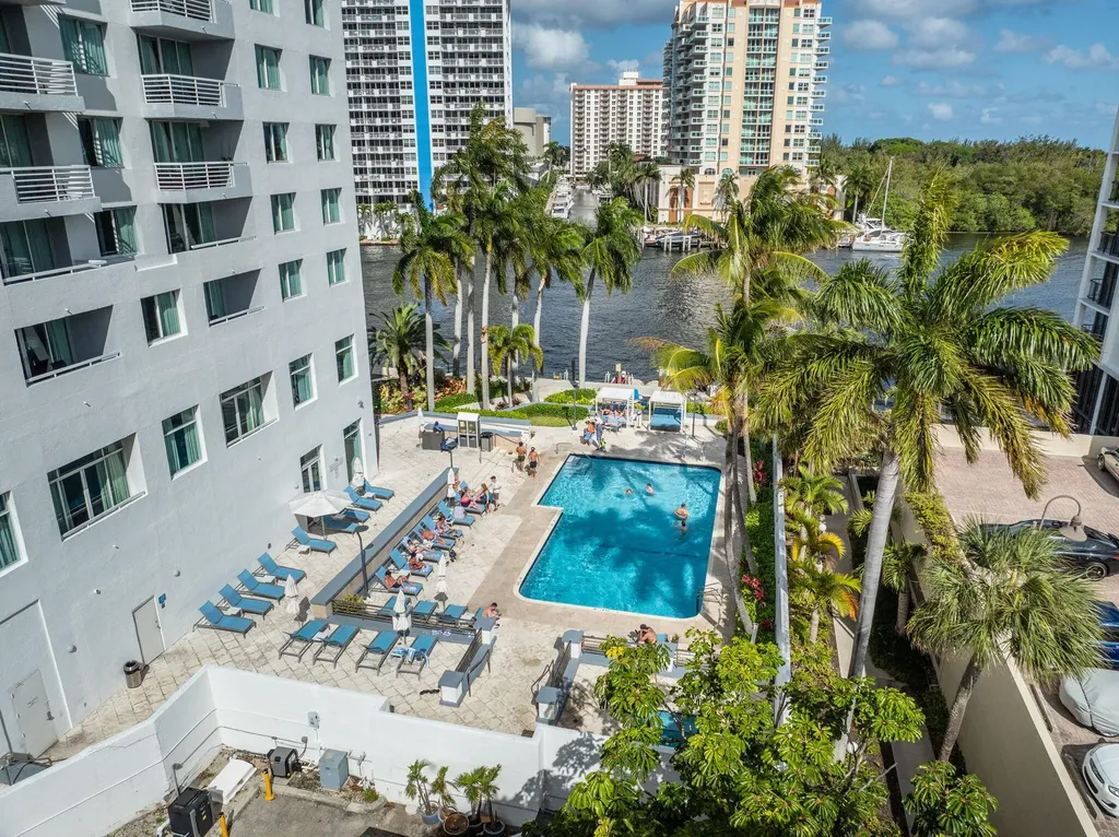 2670 E Sunrise Boulevard Fort Lauderdale FL 33304