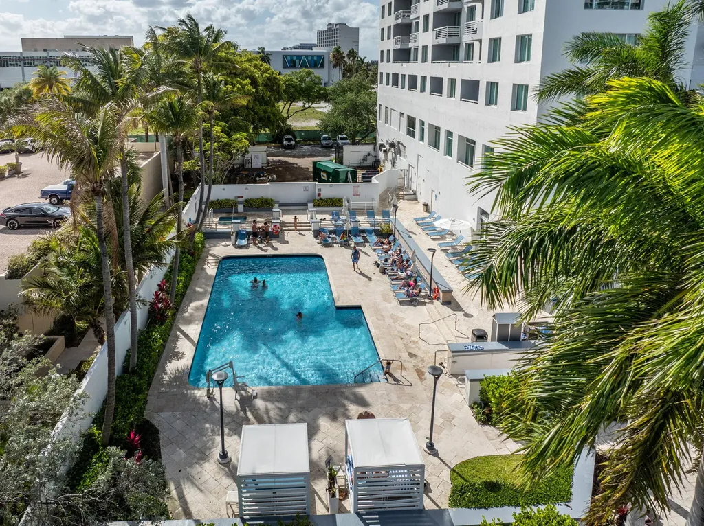 2670 E Sunrise Boulevard Fort Lauderdale FL 33304