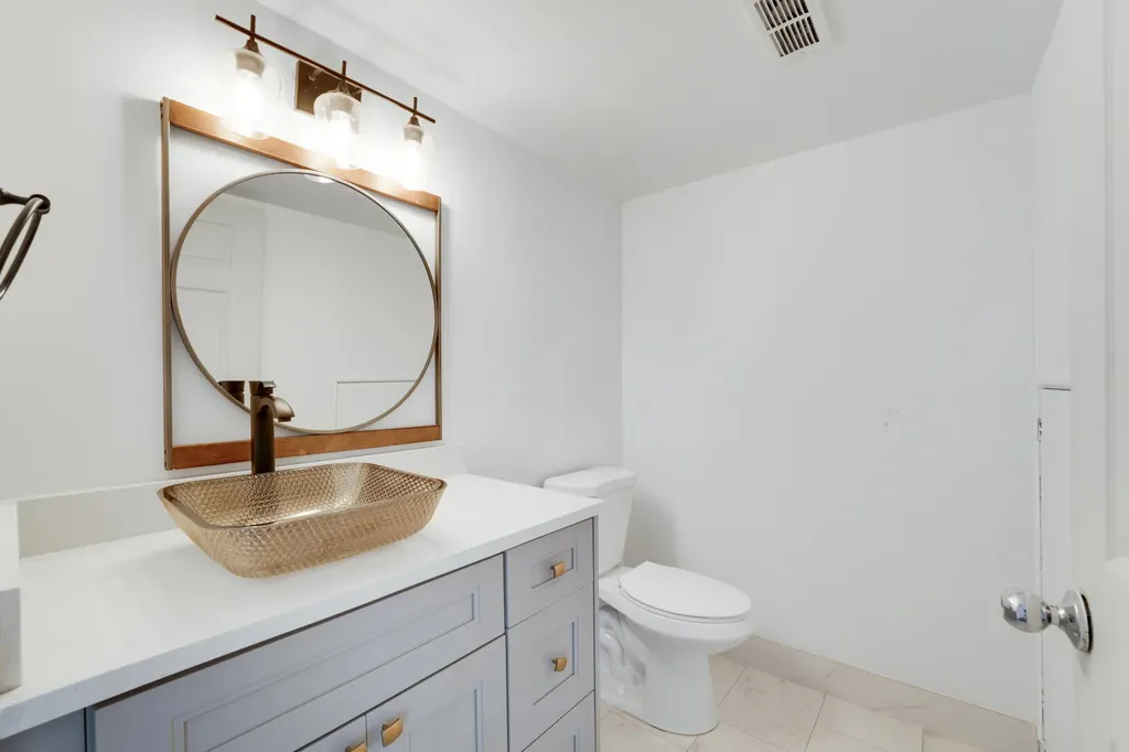 127 Yacht Club Way Hypoluxo FL 33462