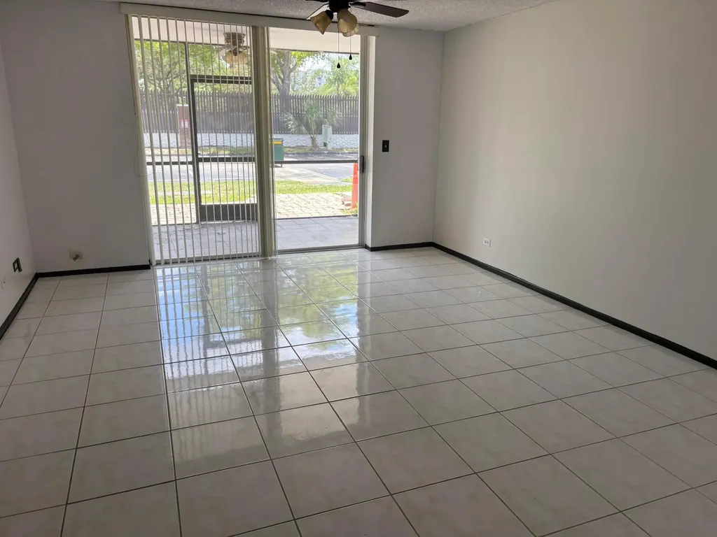 3660 Inverrary Drive Lauderhill FL 33319