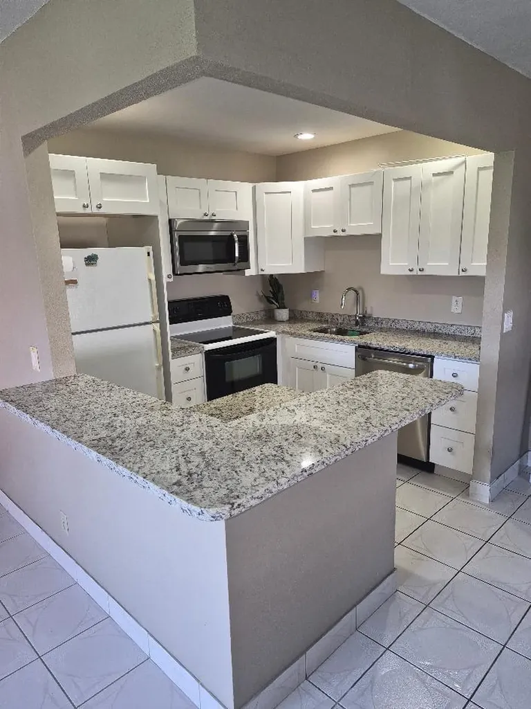 318 N Seville N Delray Beach FL 33446