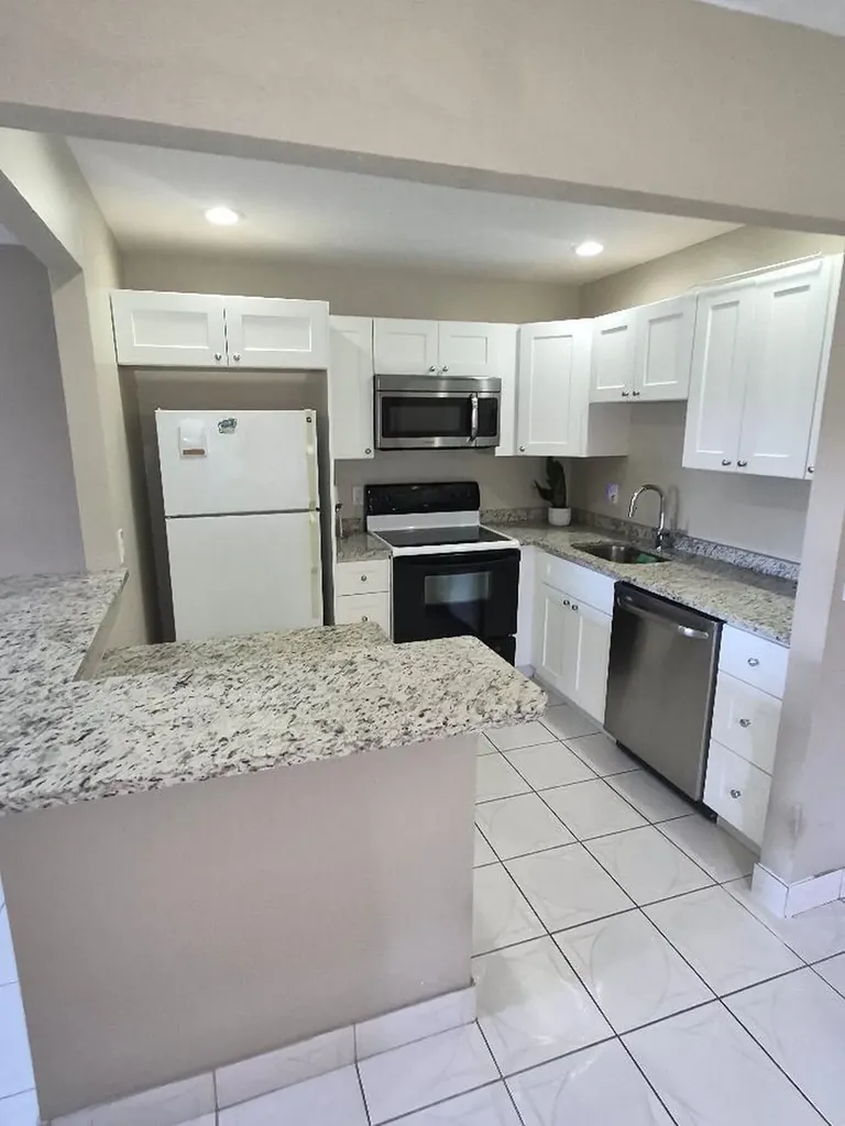 318 N Seville N Delray Beach FL 33446