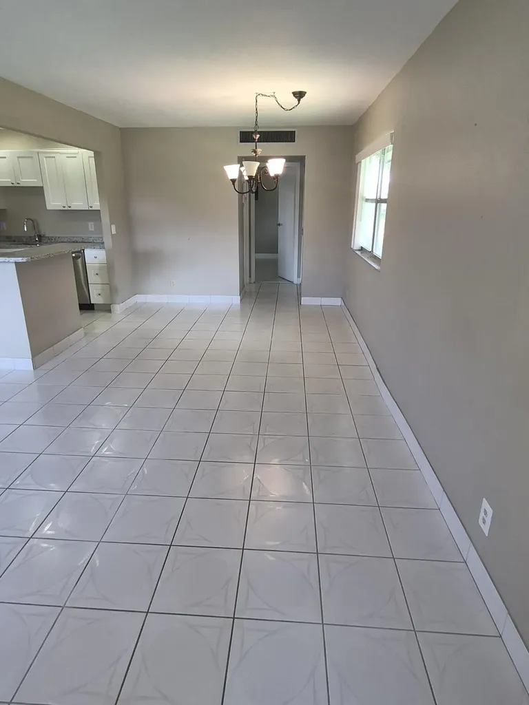 318 N Seville N Delray Beach FL 33446