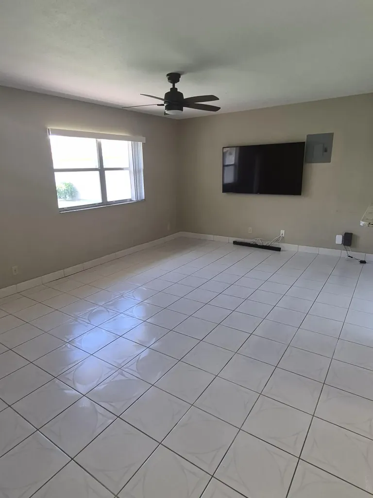 318 N Seville N Delray Beach FL 33446