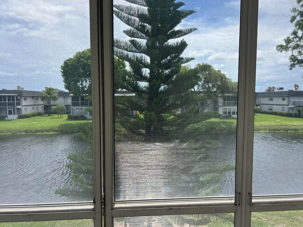 424 Saxony Delray Beach FL 33446
