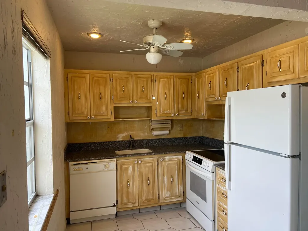 424 Saxony Delray Beach FL 33446