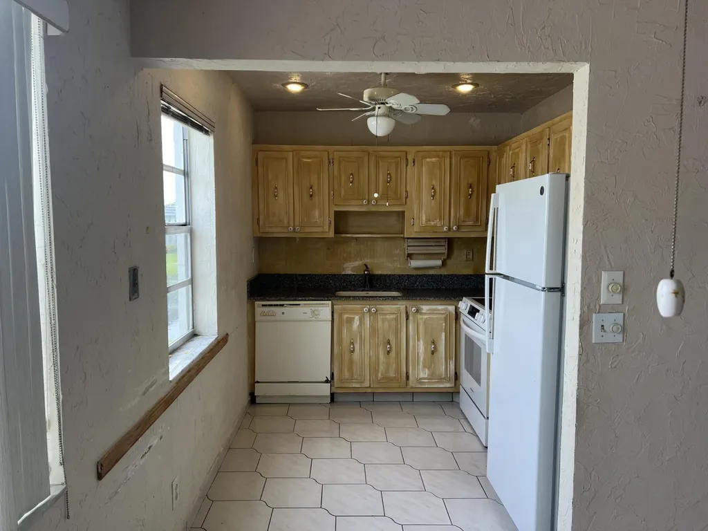 424 Saxony Delray Beach FL 33446