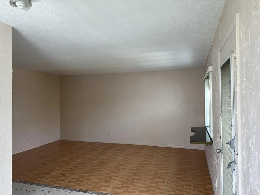 424 Saxony Delray Beach FL 33446