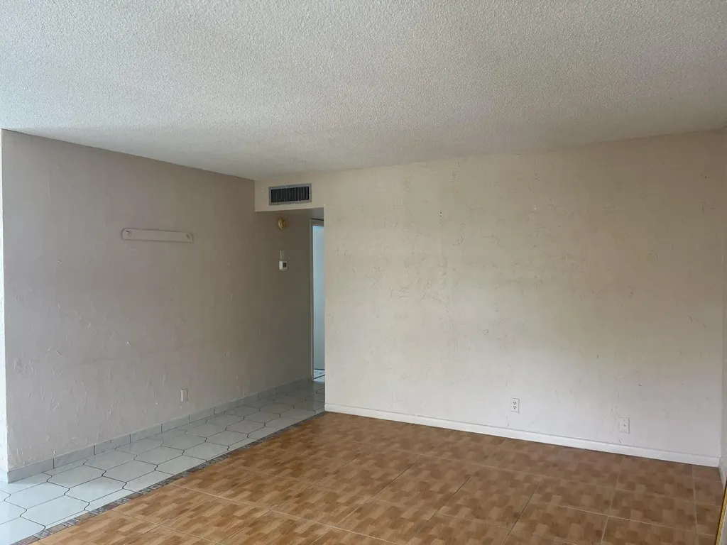 424 Saxony Delray Beach FL 33446